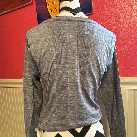 Lululemon swiftly tech long sleeve grey size 4 - Picture 5 of 5